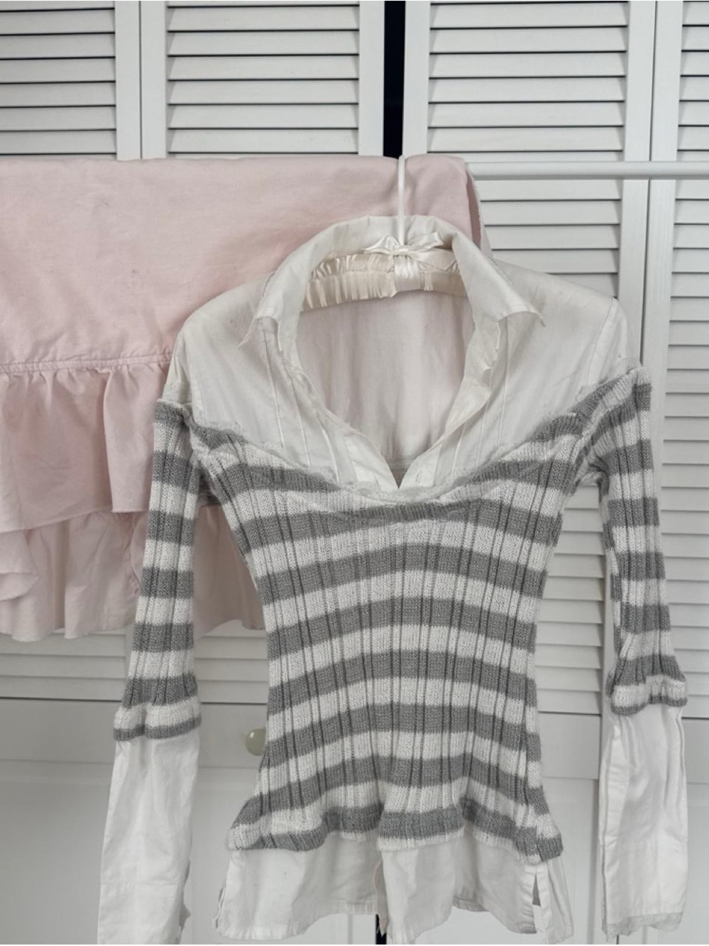 Zone Bleue grey and white knit collared top